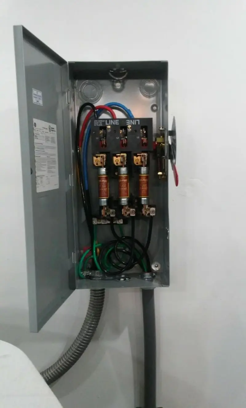 Three-phase disconnect switch installed for Smoke Detector Installation in Thomasville